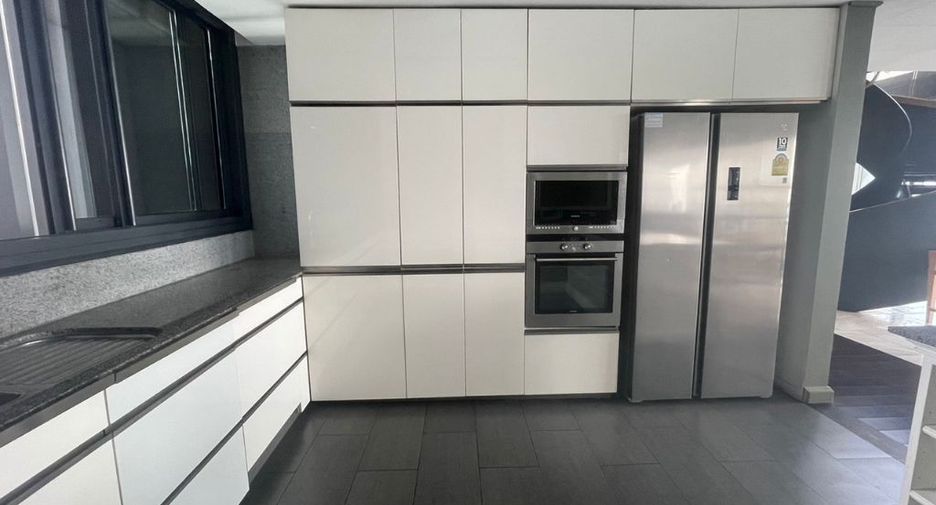 For rent 4 bedrooms condo in Sathon, Bangkok
