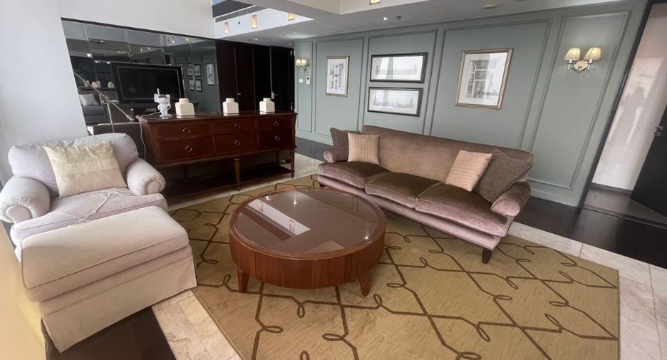 For rent 4 bedrooms condo in Sathon, Bangkok