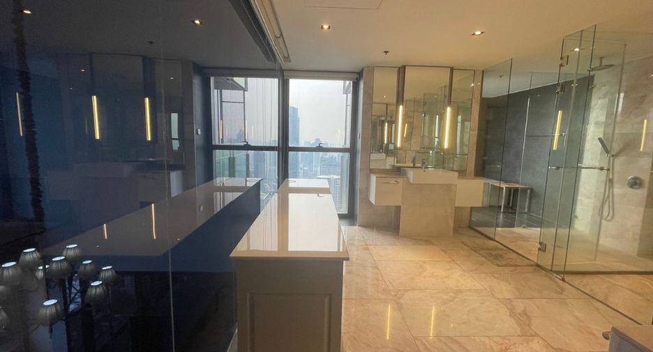 For rent 4 bedrooms condo in Sathon, Bangkok