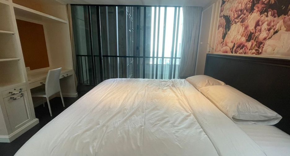For rent 4 bedrooms condo in Sathon, Bangkok