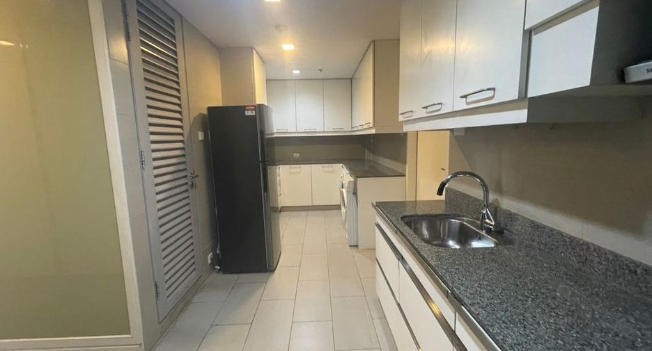 For rent 4 bedrooms condo in Sathon, Bangkok