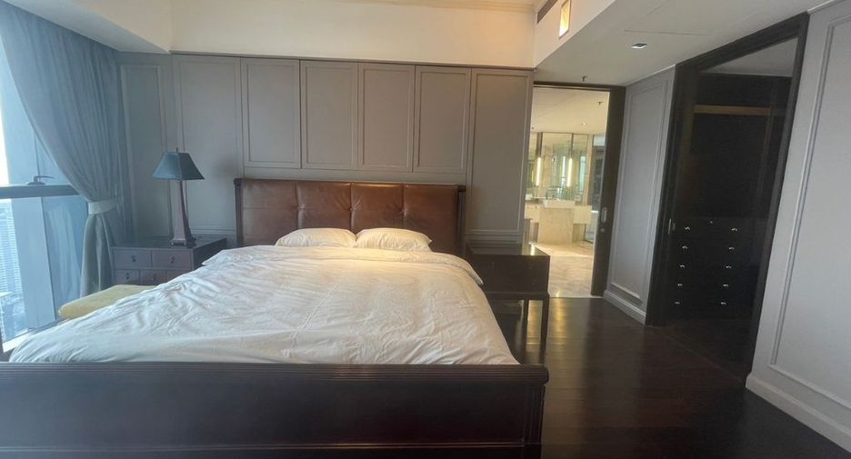 For rent 4 bedrooms condo in Sathon, Bangkok