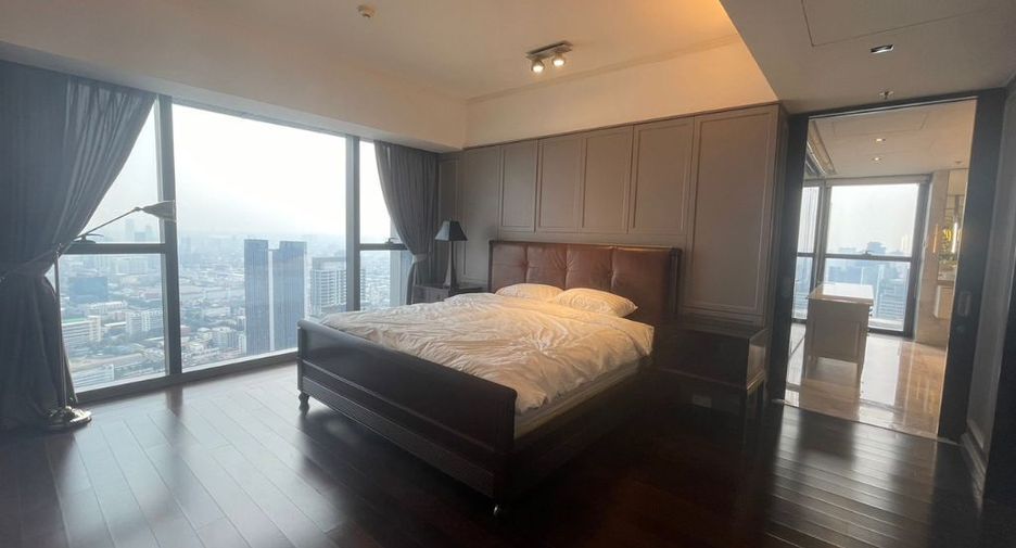 For rent 4 bedrooms condo in Sathon, Bangkok
