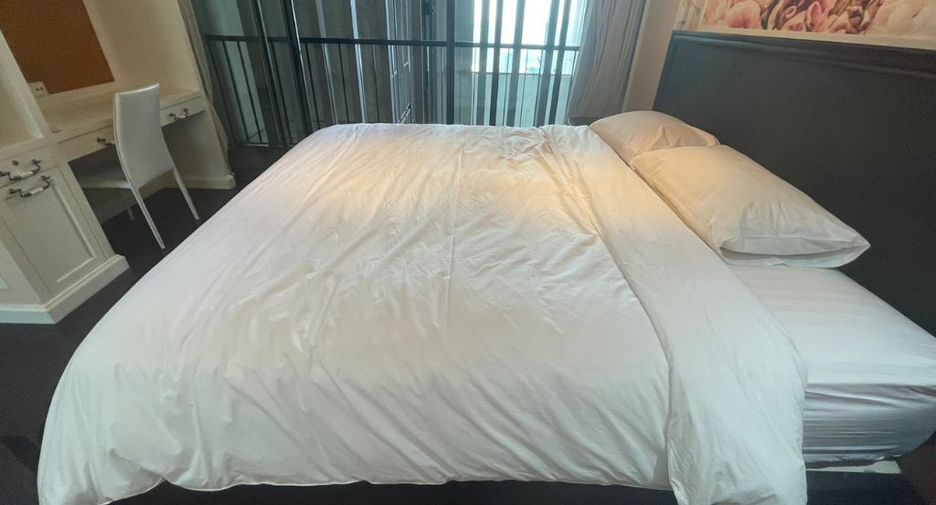 For rent 4 bedrooms condo in Sathon, Bangkok