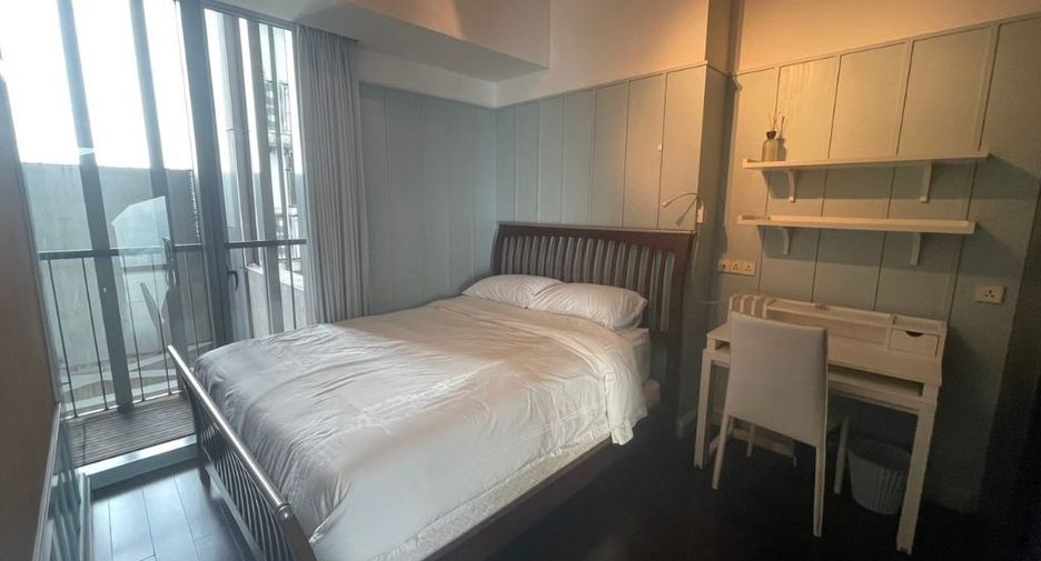 For rent 4 bedrooms condo in Sathon, Bangkok