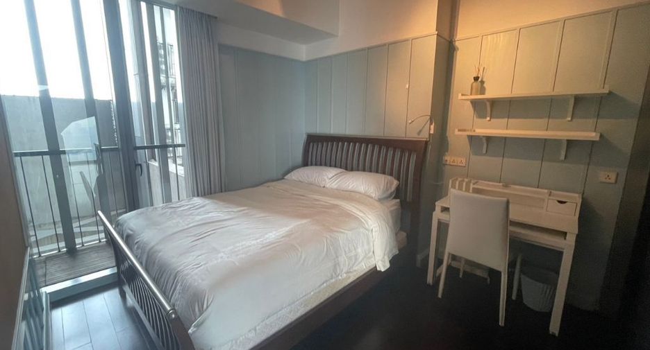 For rent 4 bedrooms condo in Sathon, Bangkok