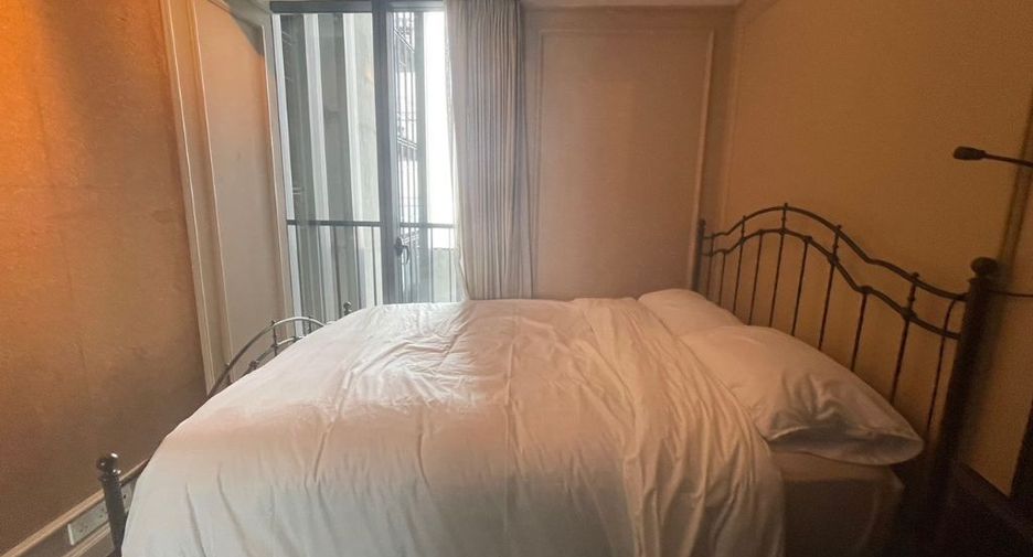 For rent 4 bedrooms condo in Sathon, Bangkok