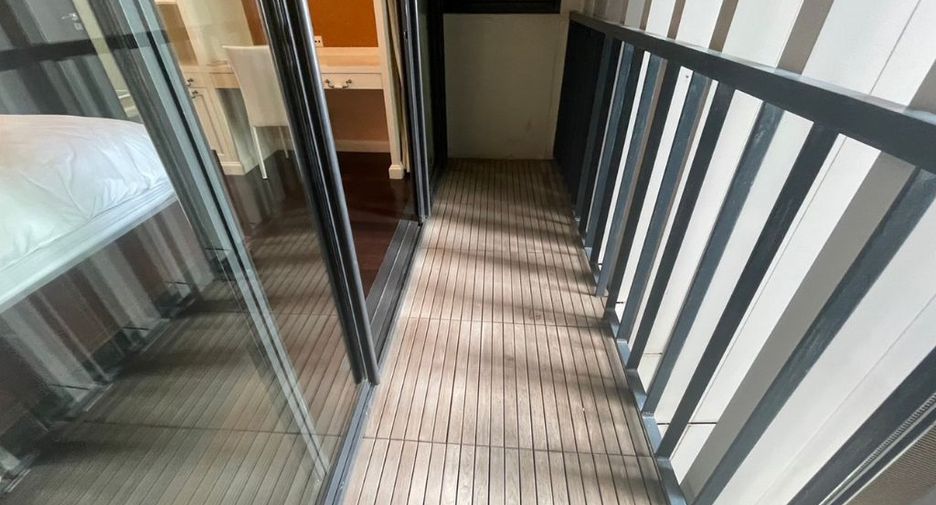 For rent 4 bedrooms condo in Sathon, Bangkok