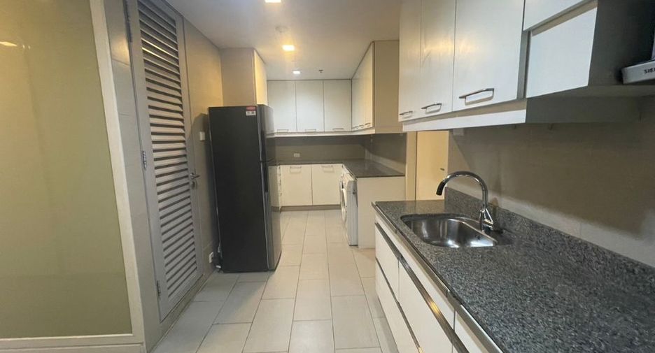 For rent 4 bedrooms condo in Sathon, Bangkok