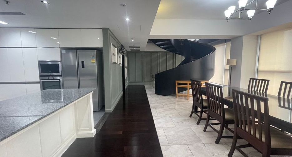 For rent 4 bedrooms condo in Sathon, Bangkok