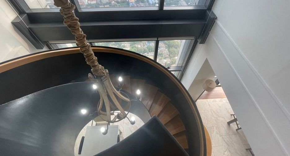 For rent 4 bedrooms condo in Sathon, Bangkok