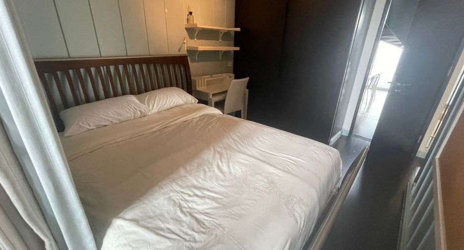 For rent 4 bedrooms condo in Sathon, Bangkok