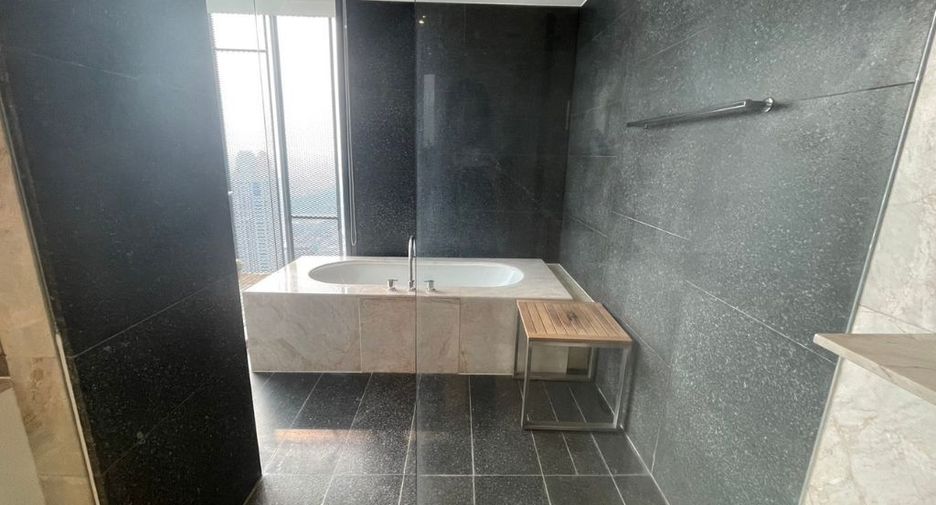 For rent 4 bedrooms condo in Sathon, Bangkok