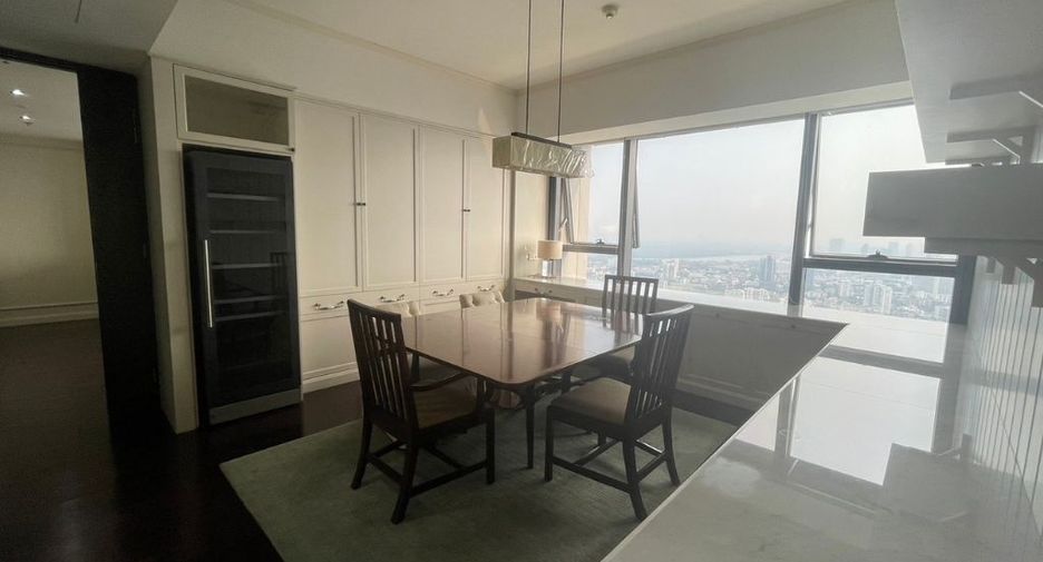 For rent 4 bedrooms condo in Sathon, Bangkok
