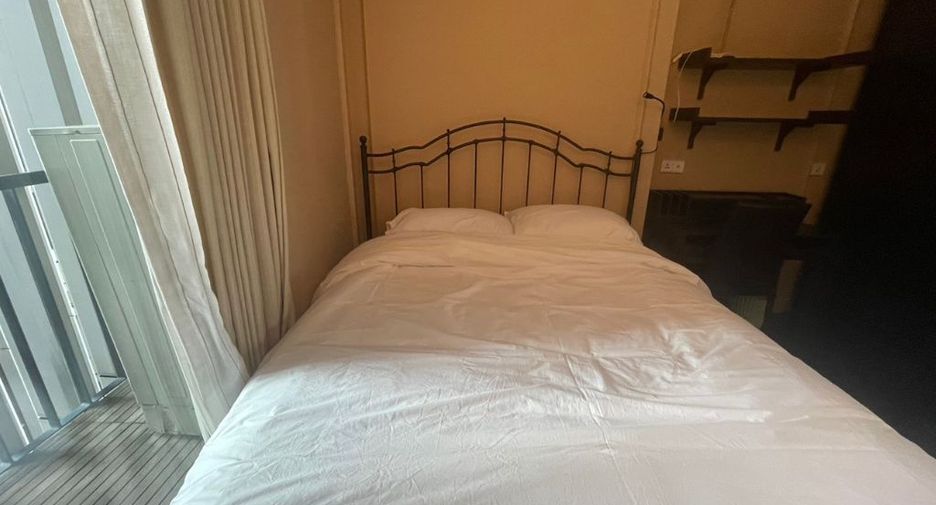 For rent 4 bedrooms condo in Sathon, Bangkok