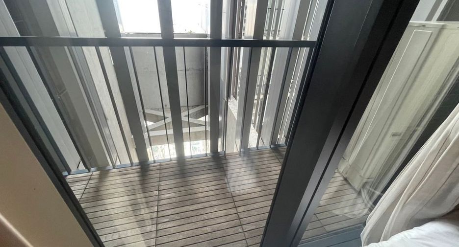 For rent 4 bedrooms condo in Sathon, Bangkok