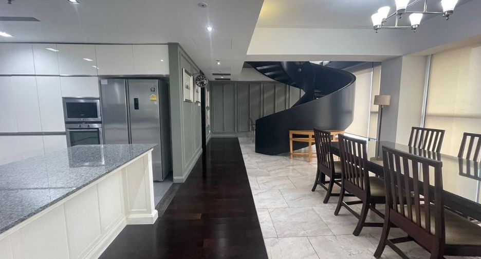 For rent 4 bedrooms condo in Sathon, Bangkok