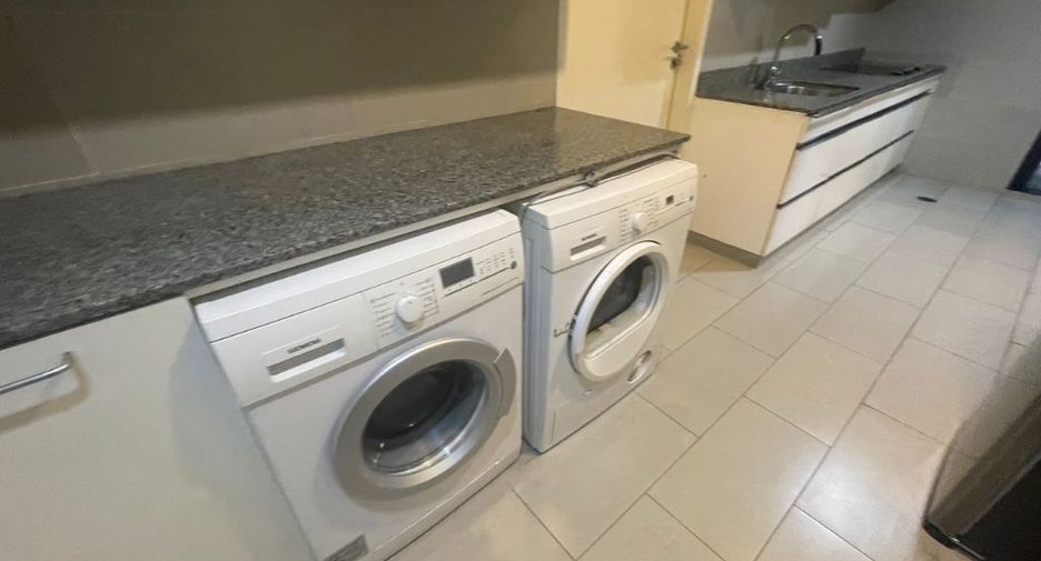 For rent 4 bedrooms condo in Sathon, Bangkok