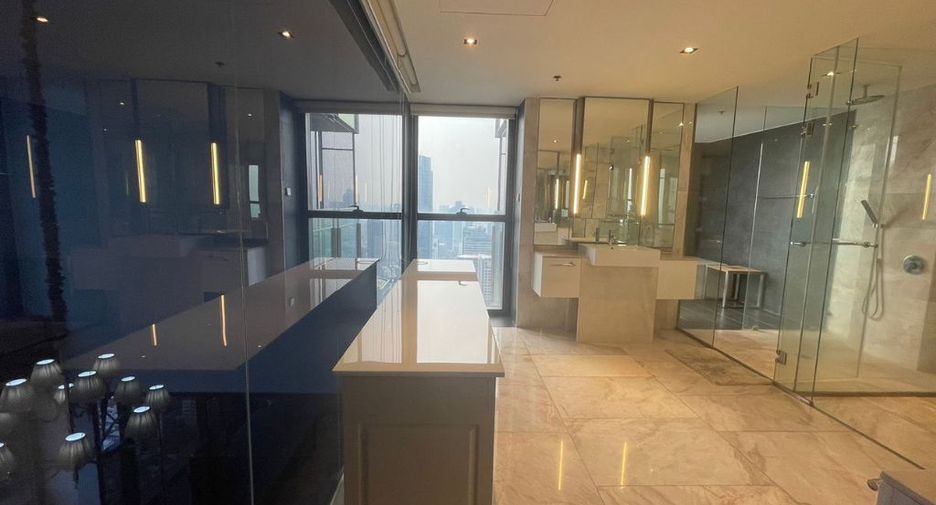 For rent 4 bedrooms condo in Sathon, Bangkok