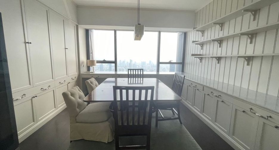For rent 4 bedrooms condo in Sathon, Bangkok