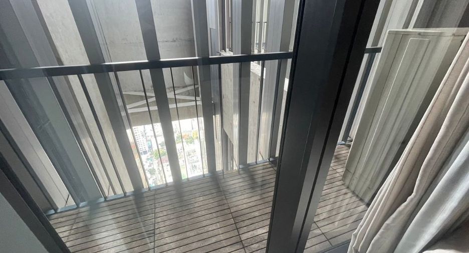 For rent 4 bedrooms condo in Sathon, Bangkok