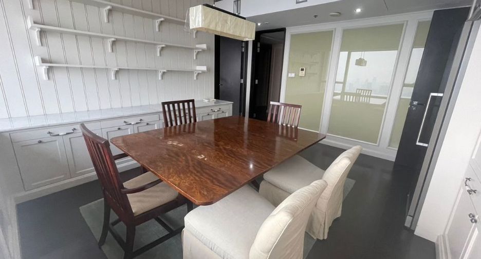 For rent 4 bedrooms condo in Sathon, Bangkok