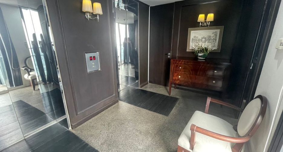 For rent 4 bedrooms condo in Sathon, Bangkok