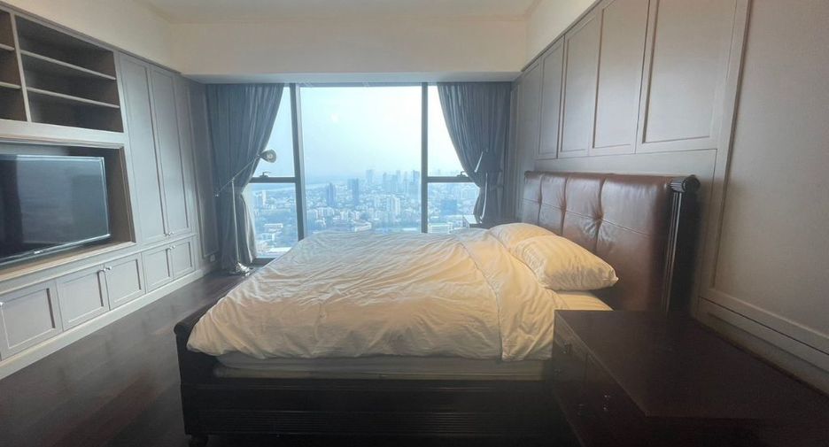 For rent 4 bedrooms condo in Sathon, Bangkok