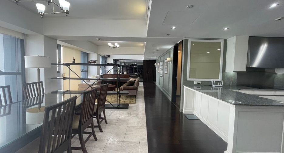 For rent 4 bedrooms condo in Sathon, Bangkok