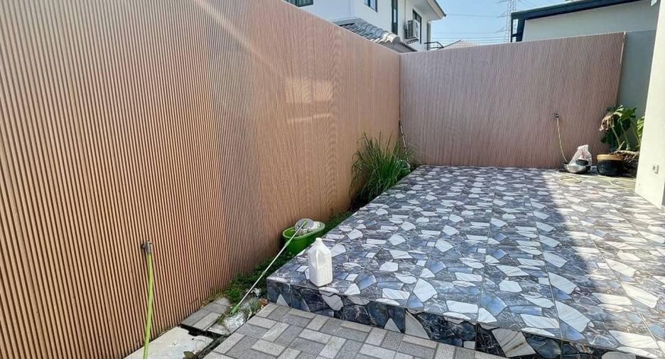 For sale 3 bedrooms house in Si Racha, Chonburi