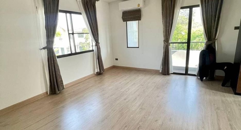 For sale 3 bedrooms house in Si Racha, Chonburi
