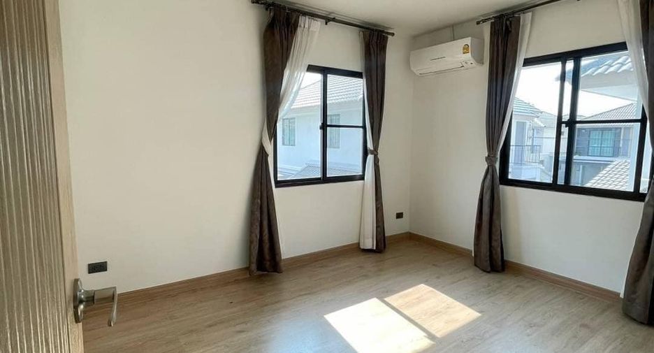 For sale 3 bedrooms house in Si Racha, Chonburi