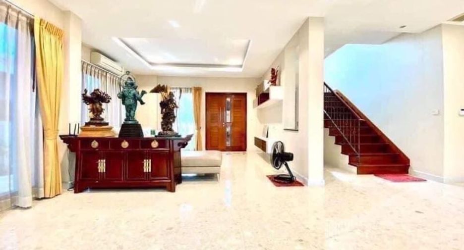 出售 4 卧室 独立屋 在 Mueang Nonthaburi, Nonthaburi