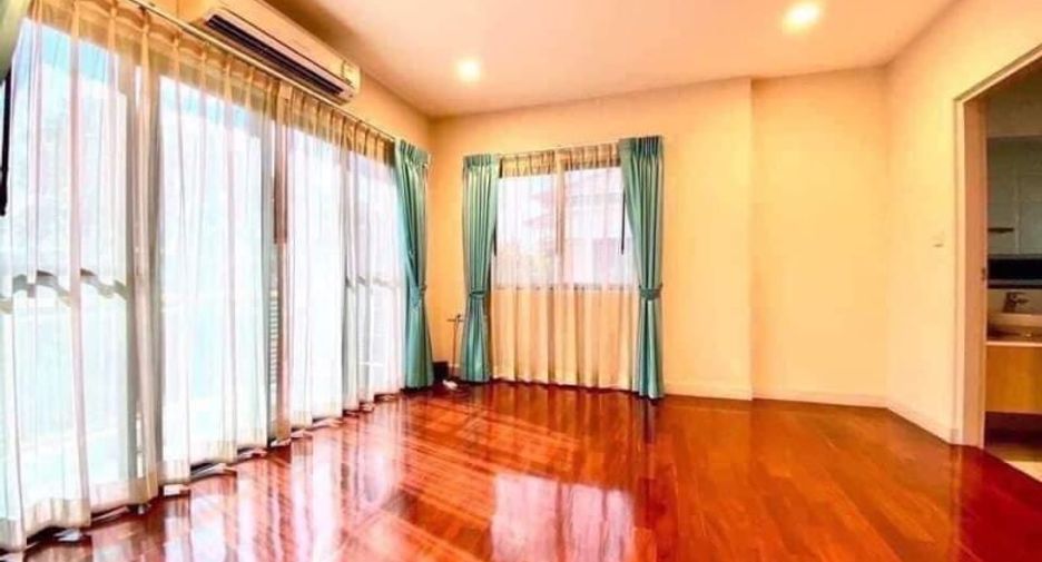 出售 4 卧室 独立屋 在 Mueang Nonthaburi, Nonthaburi
