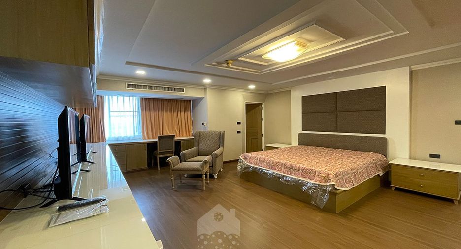 For rent 4 bed condo in Watthana, Bangkok