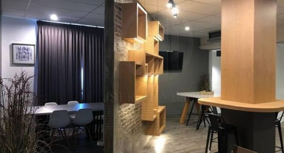 For sale 4 bedrooms house in Wang Thonglang, Bangkok