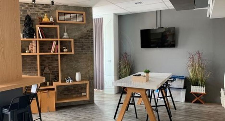 For sale 4 bedrooms house in Wang Thonglang, Bangkok