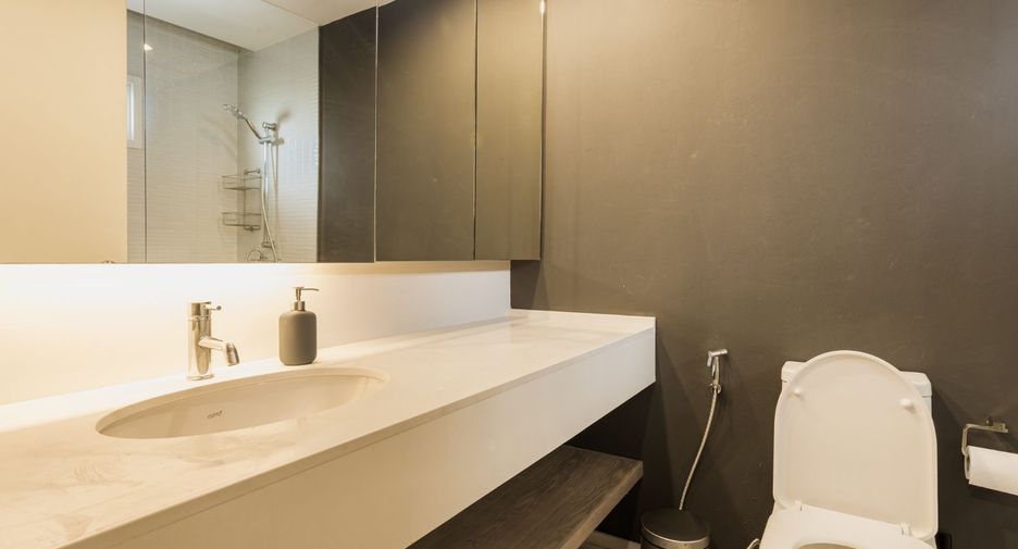 For rent 1 bed condo in Pathum Wan, Bangkok