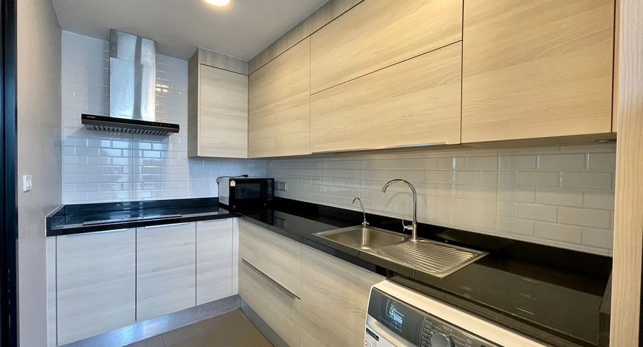 For rent 3 bedrooms apartment in Watthana, Bangkok