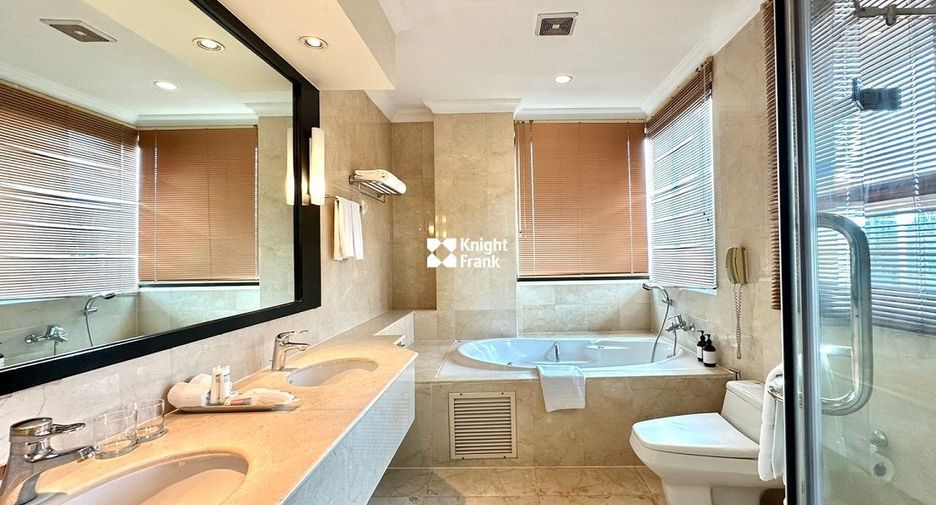 For rent 4 bedrooms condo in Sathon, Bangkok