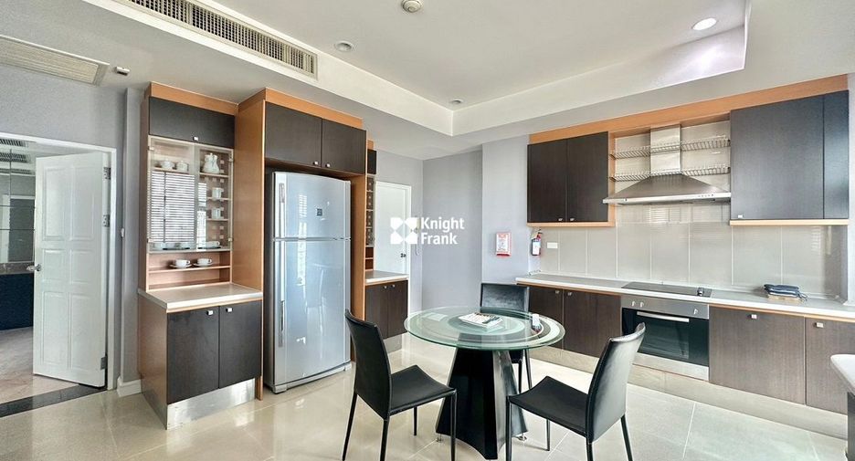 For rent 4 bedrooms condo in Sathon, Bangkok