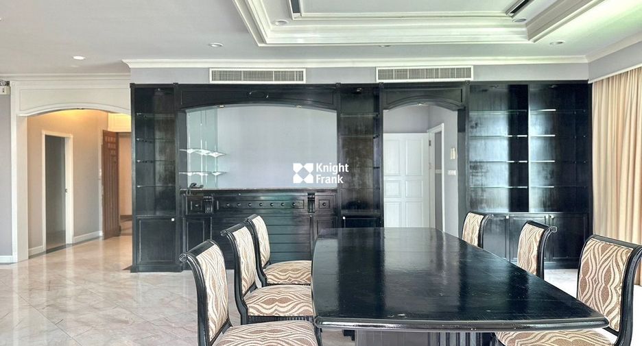 For rent 4 bedrooms condo in Sathon, Bangkok