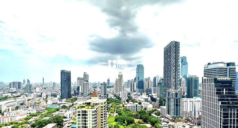 For rent 4 bedrooms condo in Sathon, Bangkok