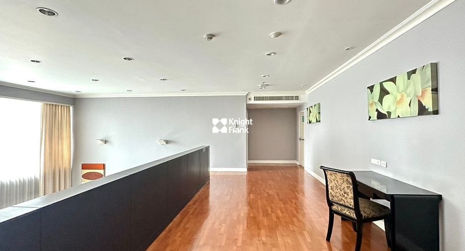 For rent 4 bedrooms condo in Sathon, Bangkok