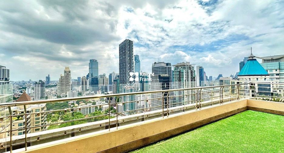 For rent 4 bedrooms condo in Sathon, Bangkok