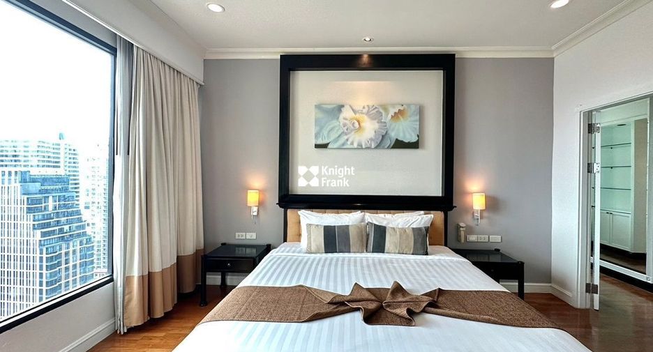 For rent 4 bedrooms condo in Sathon, Bangkok