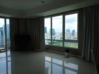 For rent and for sale 3 bedrooms condo in Pathum Wan, Bangkok