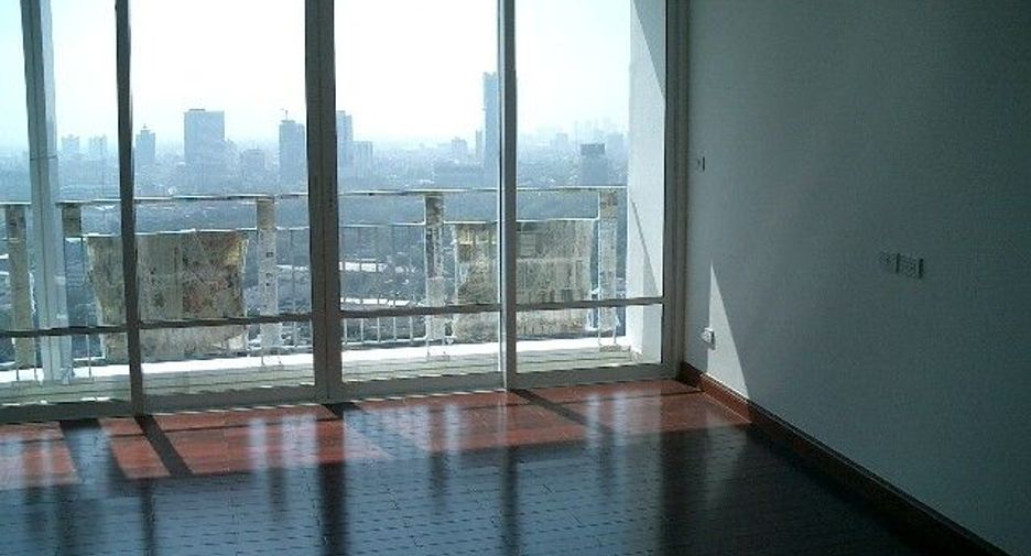 For rent and for sale 3 bedrooms condo in Pathum Wan, Bangkok