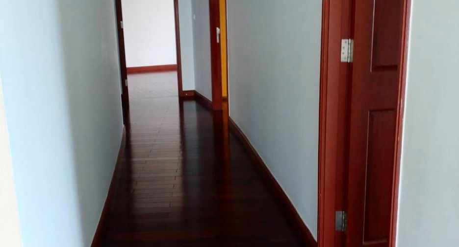 For rent and for sale 3 bedrooms condo in Pathum Wan, Bangkok