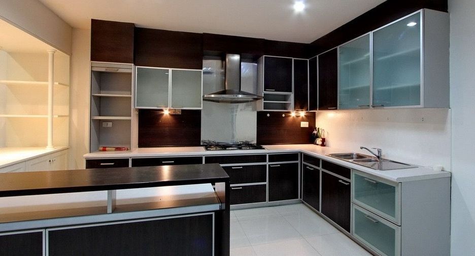 For rent 3 bedrooms house in Watthana, Bangkok